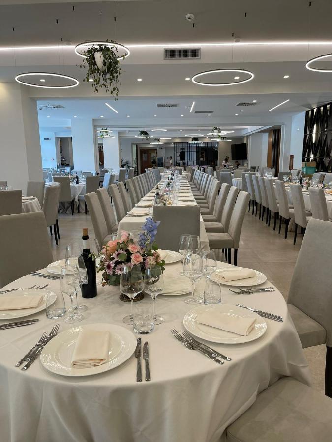 Hotel Ristorante Tre Lanterne & Spa 阿夸桑塔泰尔梅 外观 照片